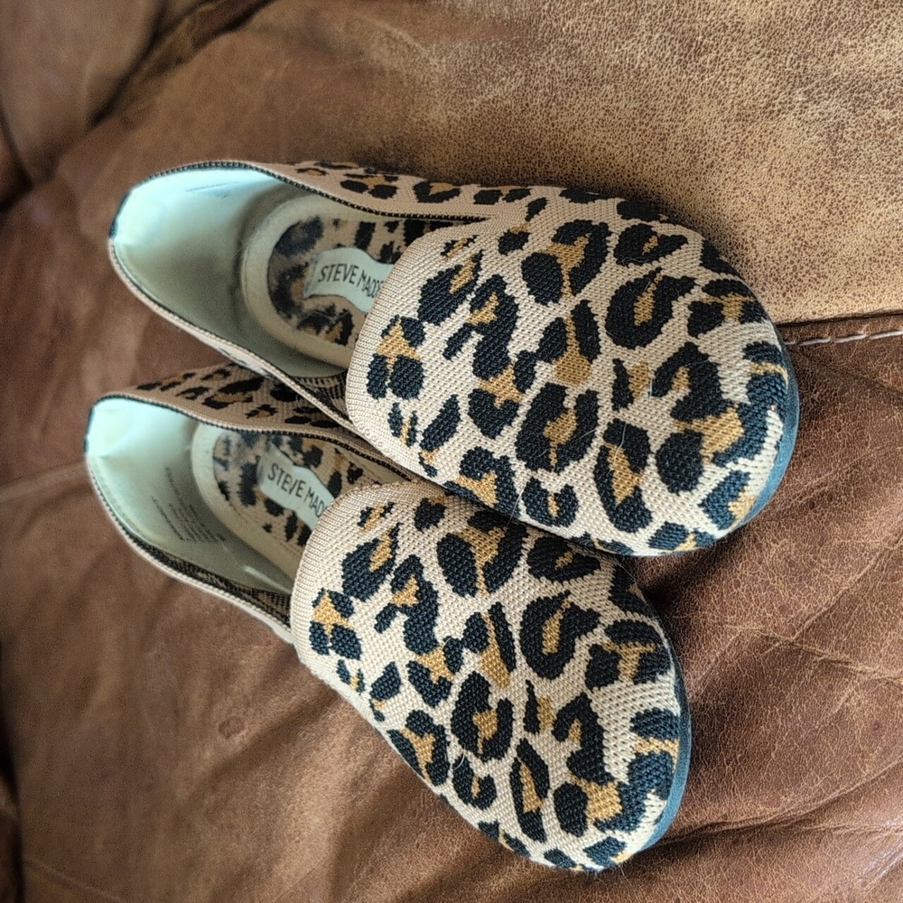 Steve Madden Soft Raine Leopard Print Flats 7 EUC